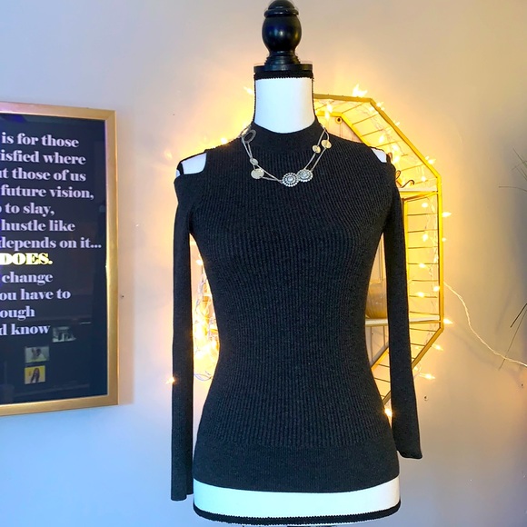 🖤 IVY PARK | Cold Shoulder Ribbed Sweater Size XS - Picture 4 of 9